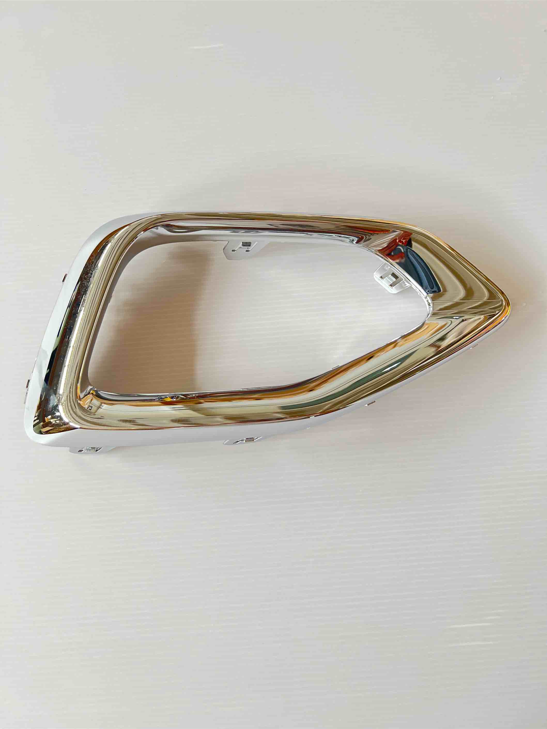 HS 2020-2024 Front Fog Lamp Bezel Bright Molding R
